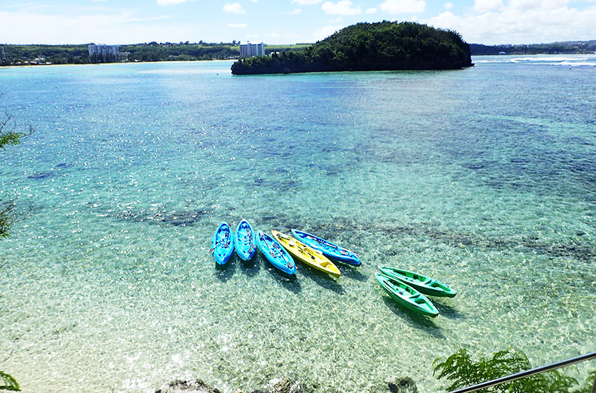 ホテルを象徴するプールと充実のアクティビティ