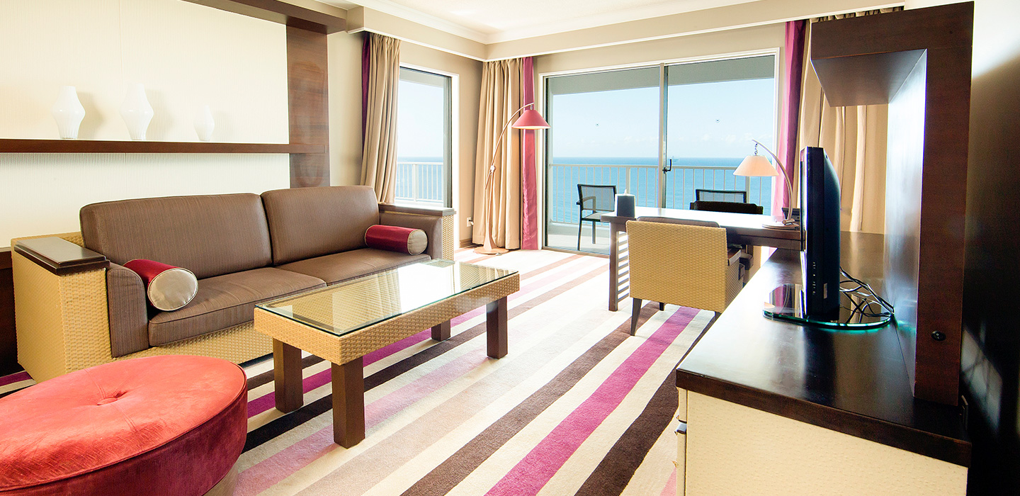 オーシャンフロントコーナースイート