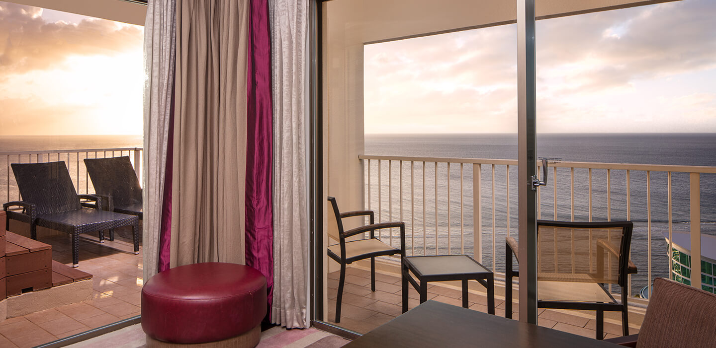 オーシャンフロントコーナースイート