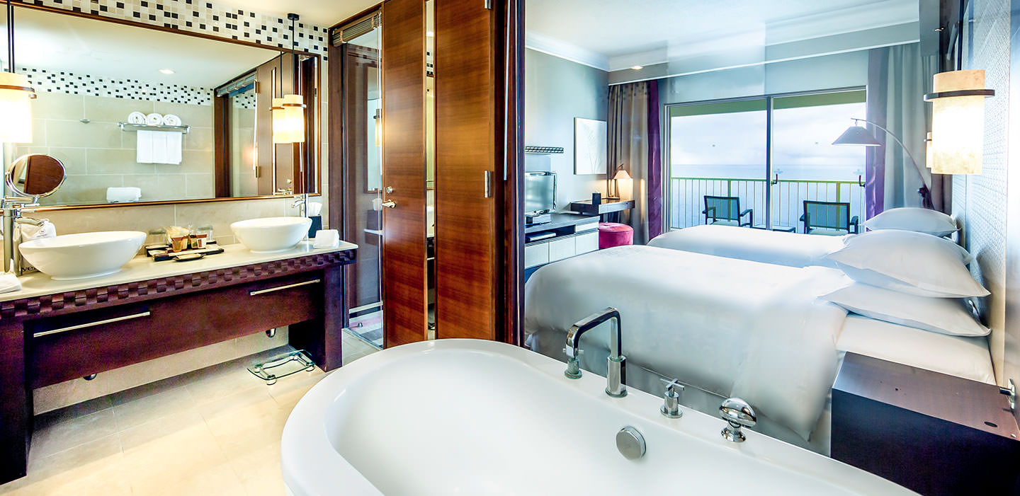 オーシャンフロントコーナースイート